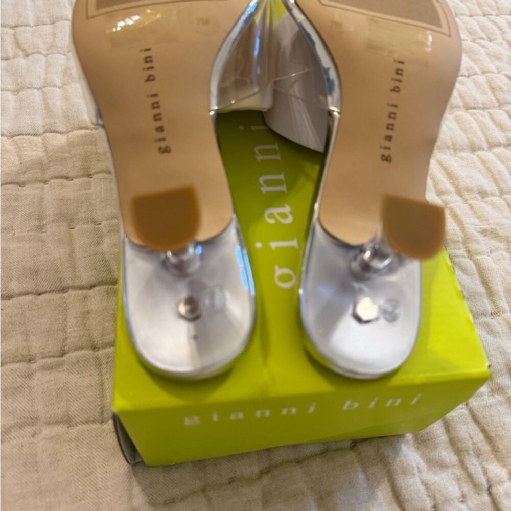 🌸 Gianni Bini Alana Clear Rosette Kitten Heel Sandals Size 7 - Picture 5 of 9